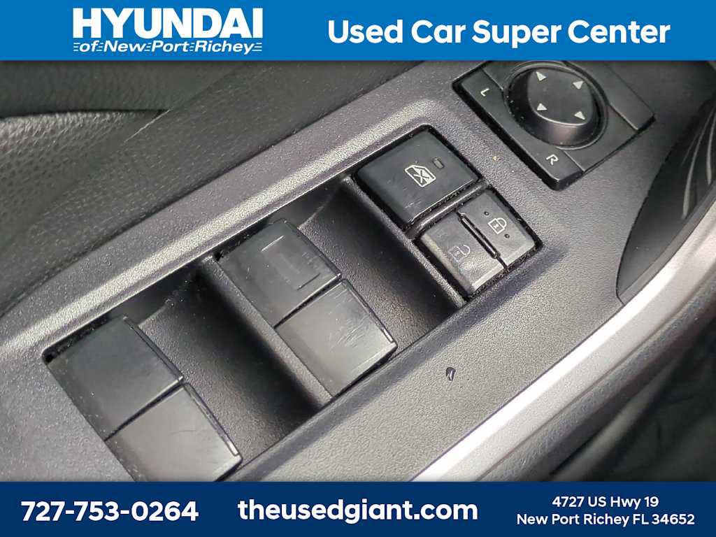 Used 2022 Toyota RAV4 LE AWD/4WD image 23