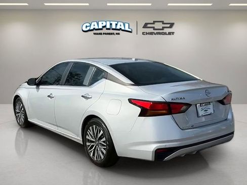 Used 2024 Nissan Altima 2.5 SV image 3