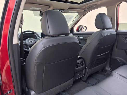 Used 2024 Nissan Rogue SV w/ SV Premium Package FWD image 31