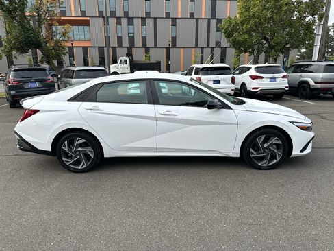 Certified 2025 Hyundai Elantra SEL FWD image 7