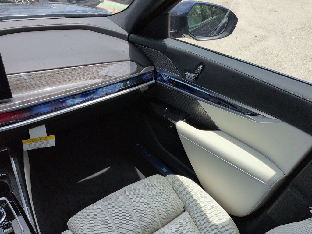 New 2026 BMW 750e xDrive AWD/4WD image 16