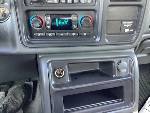 Used 2003 GMC Sierra 2500 SLE w/ Skid Plate Package image 47