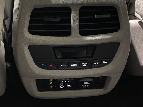 Used 2016 Honda Pilot Touring image 14