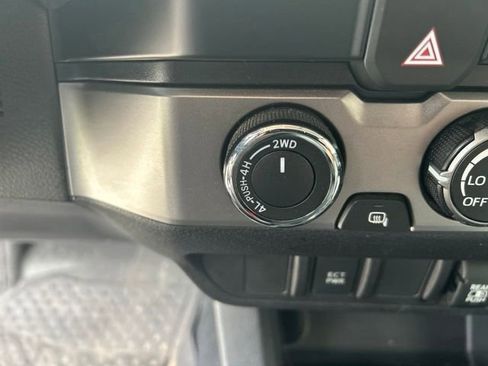 Used 2019 Toyota Tacoma SR5 AWD/4WD image 21