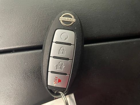 Certified 2022 Nissan Rogue SV FWD image 18