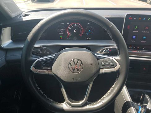 Used 2025 Volkswagen Tiguan SE FWD image 11