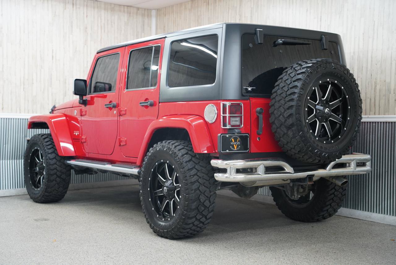 Used 2017 Jeep Wrangler Unlimited Sahara w/ Dual Top Group AWD/4WD image 10