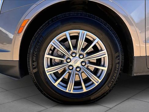 Used 2018 Cadillac XT5 Luxury w/ Driver Awareness Package image 10