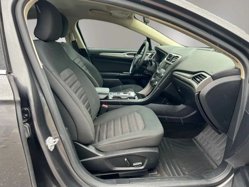 Used 2018 Ford Fusion SE FWD image 29