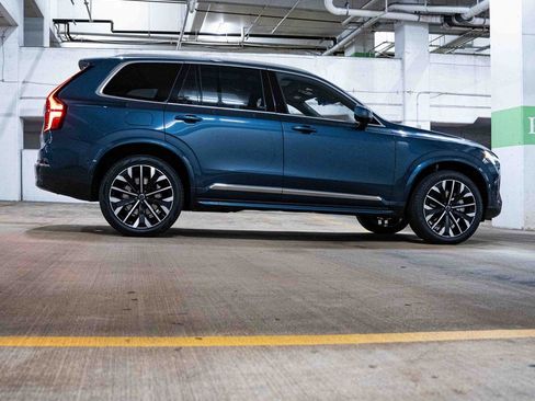 New 2026 Volvo XC90 B6 Plus w/ Protection Package Premier image 7