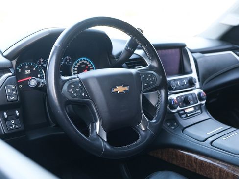 Used 2020 Chevrolet Suburban Premier image 17