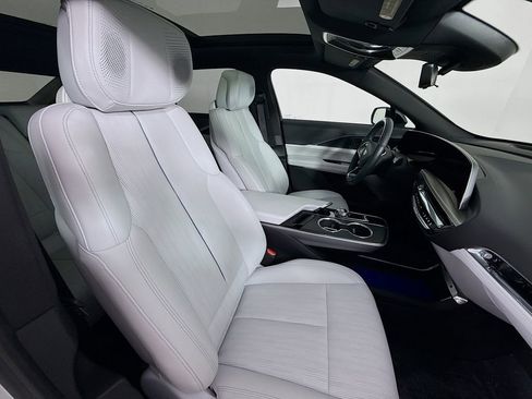 Used 2025 Cadillac Lyriq Sport image 28