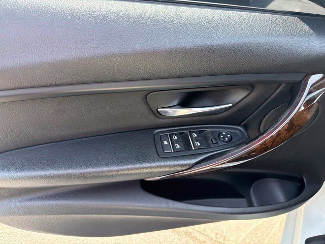 Used 2017 BMW 320i xDrive Sedan AWD/4WD image 24