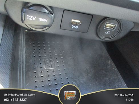 Used 2022 Hyundai Elantra SEL w/ Convenience Package FWD image 12