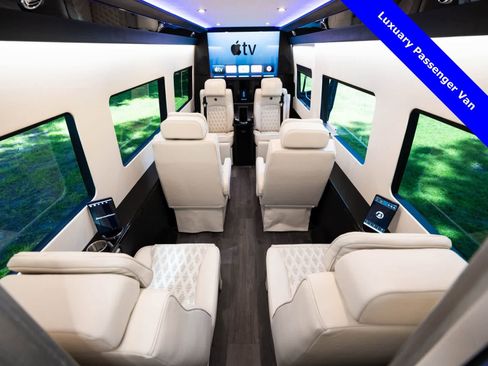 Used 2024 Mercedes-Benz Sprinter 2500 image 8