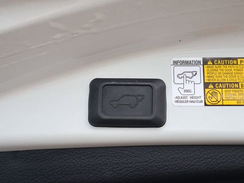 Used 2013 Toyota RAV4 Limited AWD/4WD image 16