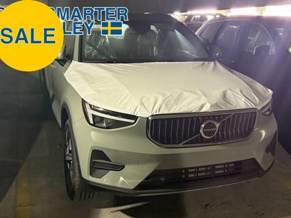 New 2025 Volvo XC40 B5 Core w/ Protection Package Premier
