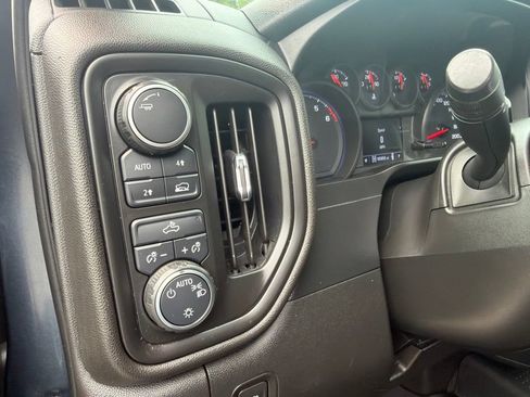Certified 2020 Chevrolet Silverado 1500 Custom w/ Custom Value Package AWD/4WD image 26
