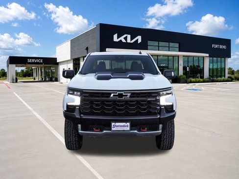 Used 2023 Chevrolet Silverado 1500 ZR2 w/ Technology Package AWD/4WD image 2