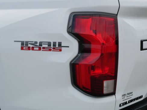 Certified 2024 Chevrolet Colorado Trail Boss w/ Technology Package AWD/4WD image 17