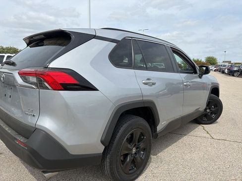 Used 2022 Toyota RAV4 LE image 6