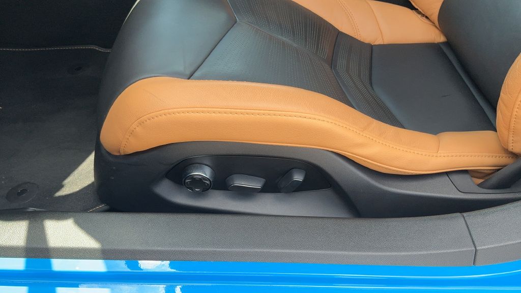 Used 2021 Chevrolet Corvette Stingray Premium Conv w/ Z51 Performance Package RWD image 15