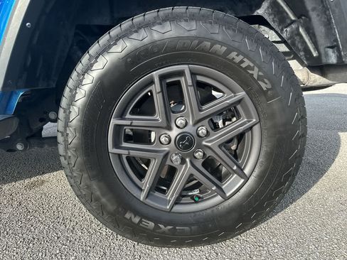 Used 2024 Jeep Gladiator Sport AWD/4WD image 15