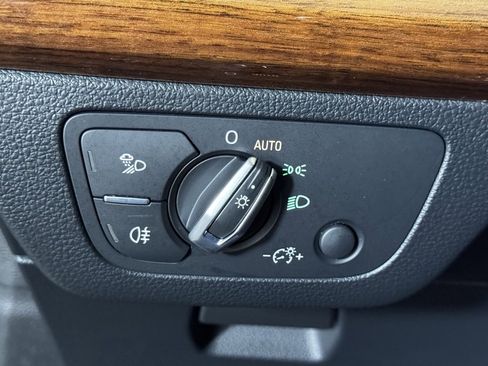 Used 2023 Audi Q5 2.0T Premium w/ Convenience Package image 19