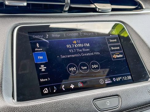 Used 2020 Cadillac XT4 Premium Luxury FWD image 17
