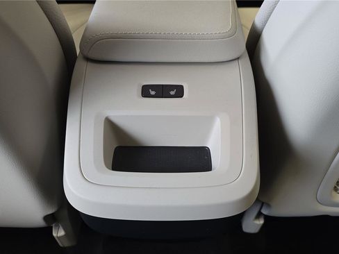 Used 2025 Volvo XC60 B5 Plus w/ Climate Package image 20