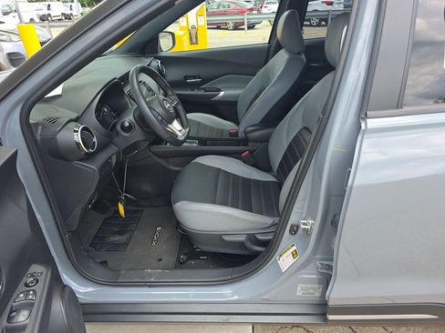 Used 2024 Nissan Kicks SR w/ SR Premium Package FWD image 5