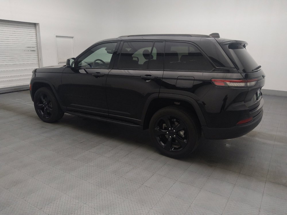Used 2023 Jeep Grand Cherokee Altitude RWD image 3