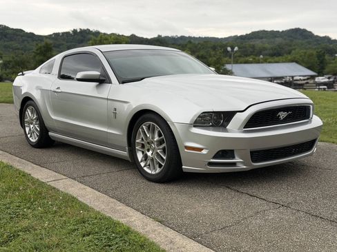 Used 2013 Ford Mustang Premium RWD image 6