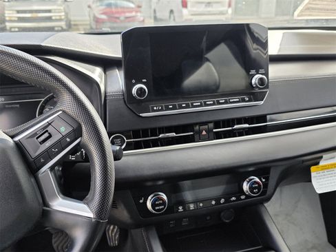 Used 2024 Mitsubishi Outlander SE image 14