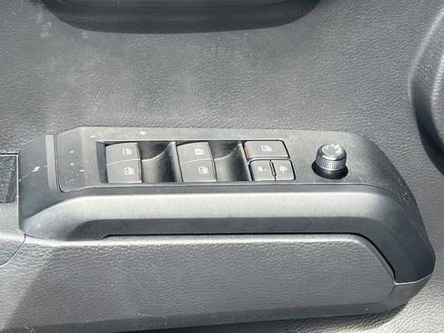 Used 2023 Toyota Tacoma SR AWD/4WD image 17