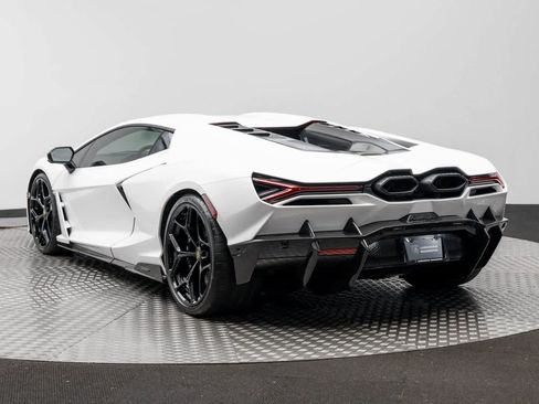 Used 2024 Lamborghini Revuelto image 4