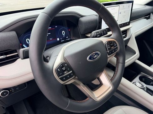 New 2026 Ford Explorer Active w/ Active Comfort Package RWD image 19