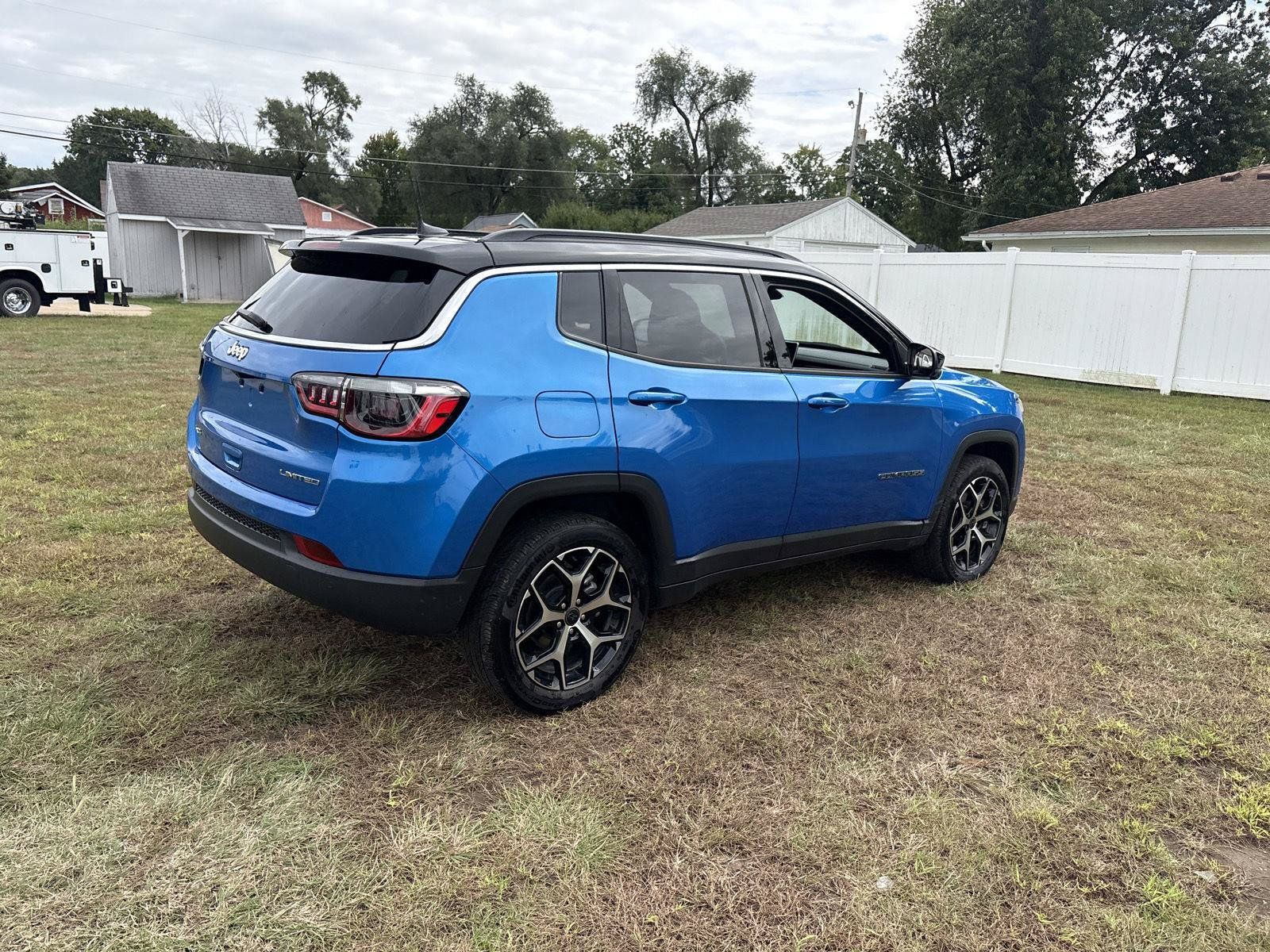Used 2025 Jeep Compass Limited AWD/4WD image 5