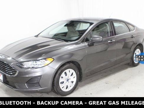Used 2019 Ford Fusion S image 2