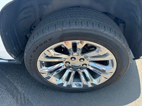 Used 2018 Cadillac Escalade Platinum AWD/4WD image 10