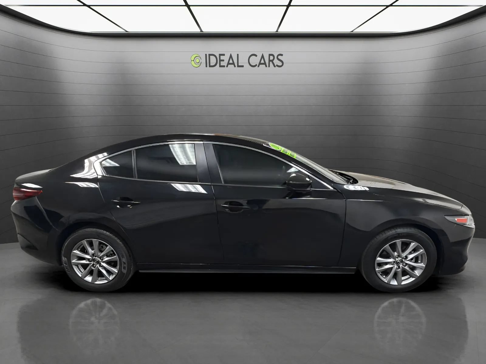 Used 2021 MAZDA MAZDA3 Sedan FWD image 4