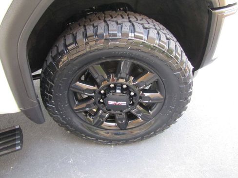 Used 2024 GMC Sierra 2500 AT4 w/ AT4 Premium Plus Package AWD/4WD image 25