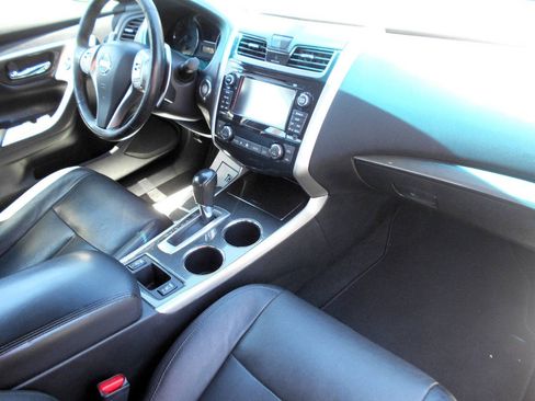 Used 2013 Nissan Altima 3.5 SL w/ Technology Pkg FWD image 22