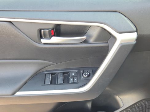 Certified 2025 Toyota RAV4 XLE w/ Convenience Package image 23