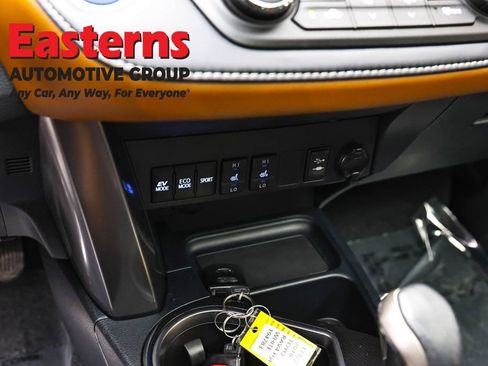 Used 2018 Toyota RAV4 SE AWD/4WD image 21