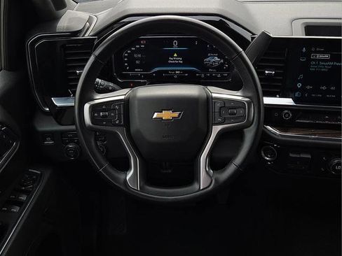 Used 2025 Chevrolet Silverado 1500 LT AWD/4WD image 19