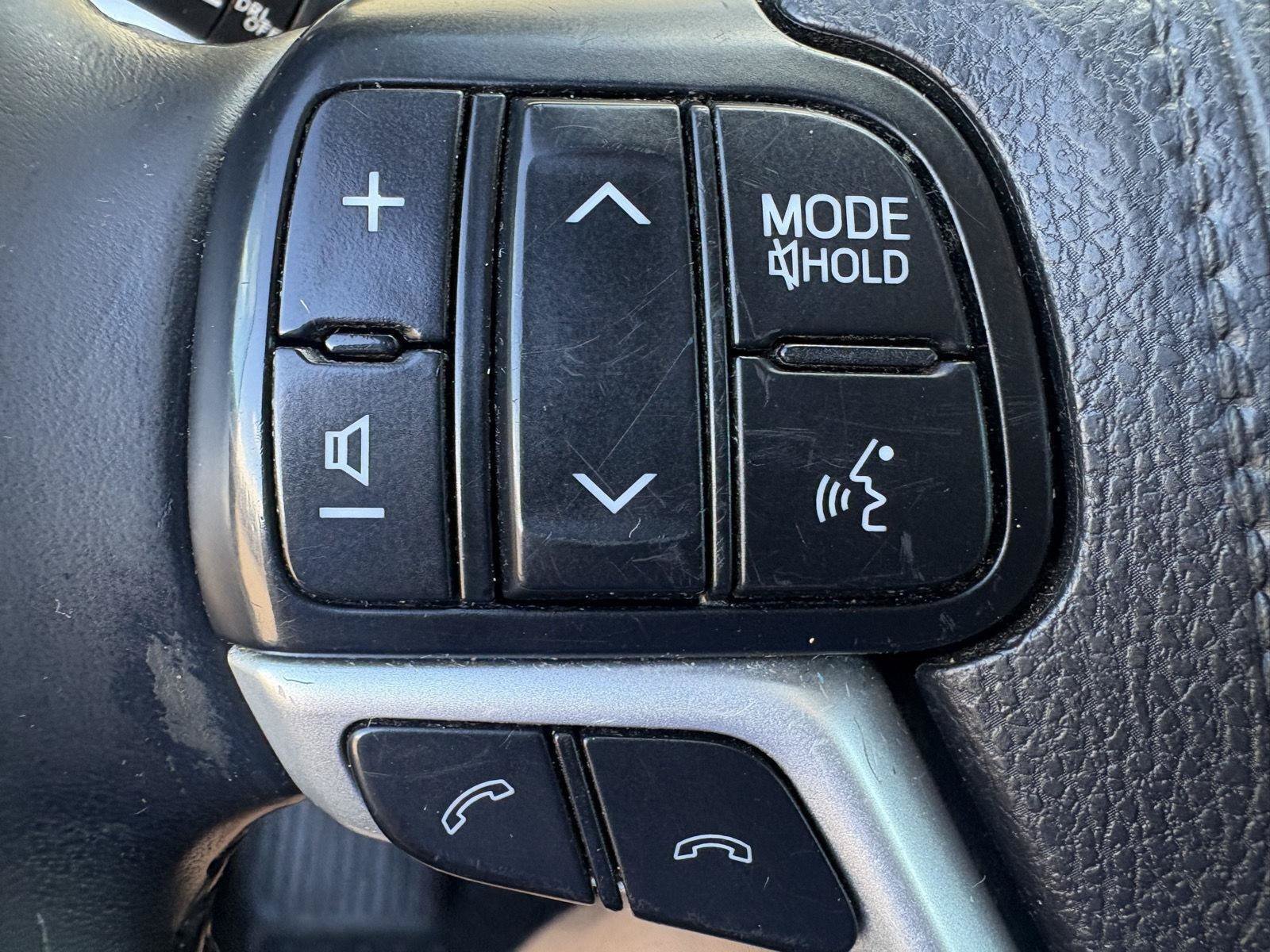 Used 2018 Toyota Highlander Plus AWD/4WD image 31