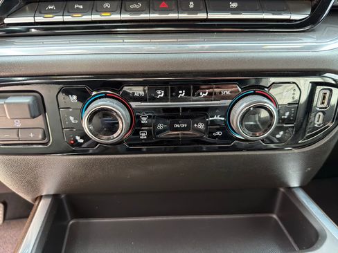 Used 2025 Chevrolet Silverado 1500 High Country w/ Technology Package image 23