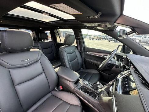 Used 2024 Cadillac XT6 Luxury AWD/4WD image 13