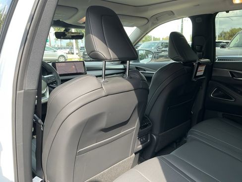 New 2026 INFINITI QX60 Luxe w/ Family Package image 28